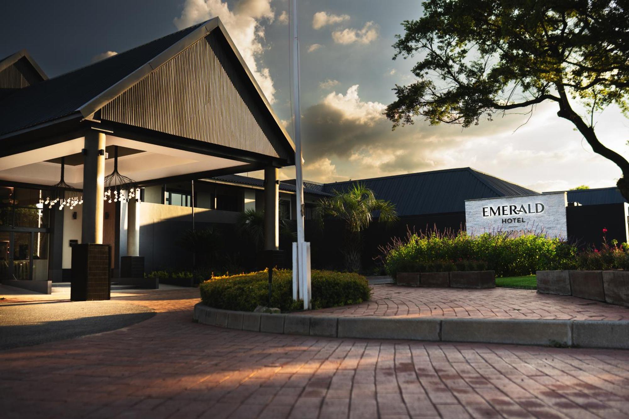 Emerald Resort & Casino Vanderbijlpark Bagian luar foto